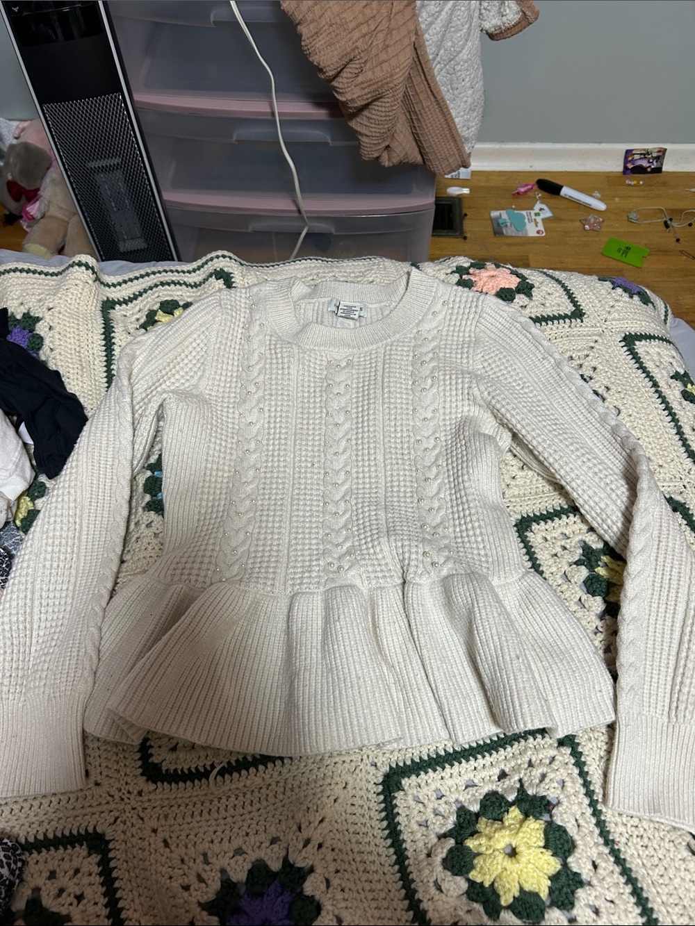 Soft white sweater with pearls